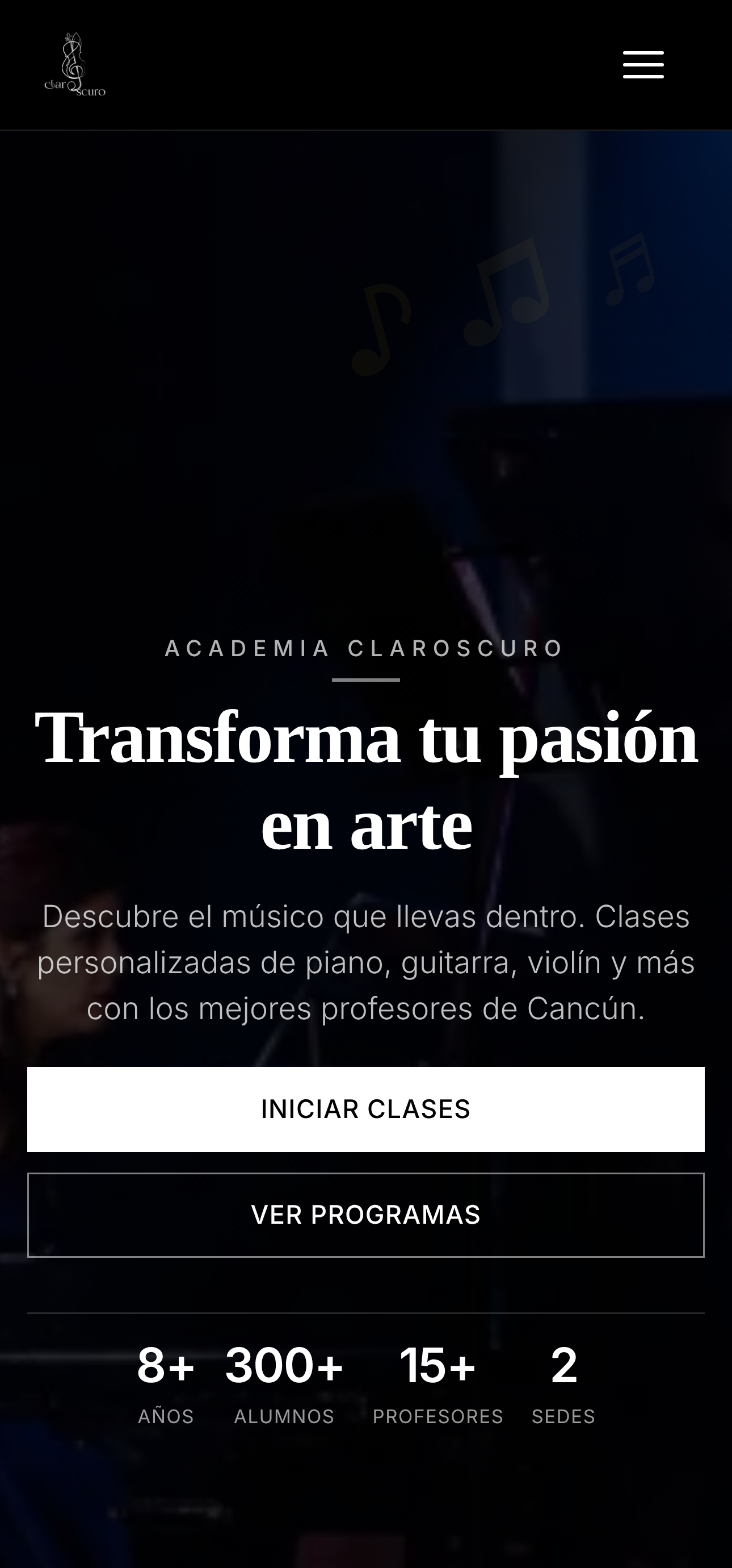 Vista móvil del sitio de Academia Claroscuro